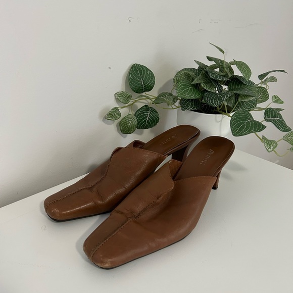 VINTAGE kitten heels - Picture 2 of 9